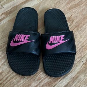 Women’s size 9 Nike slides